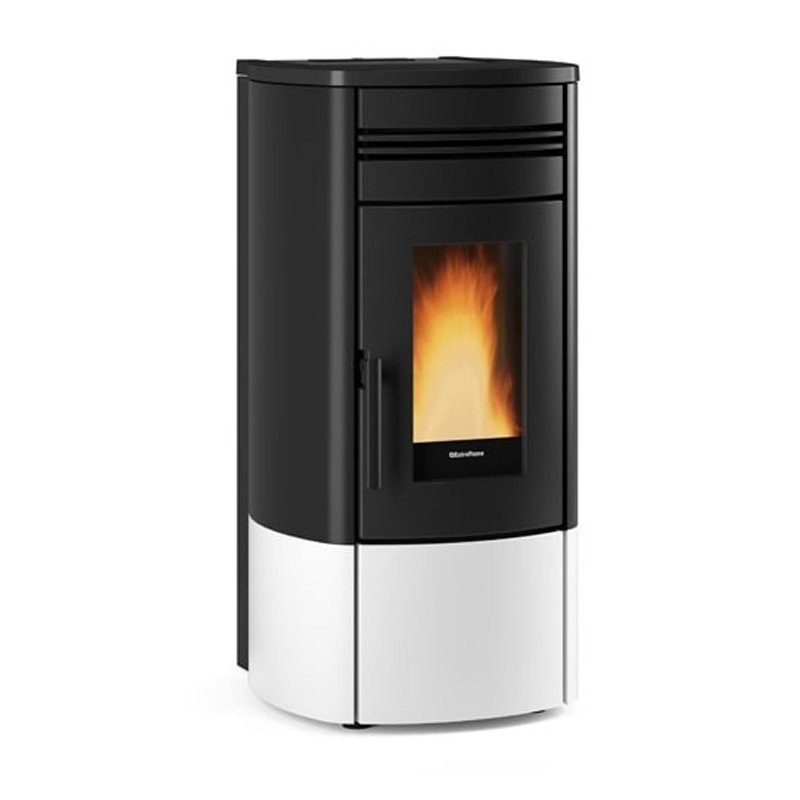 Poêle à granulés étanche Noris 12 kW en noir et blanc, design moderne, idéal pour un chauffage efficace et élégant.