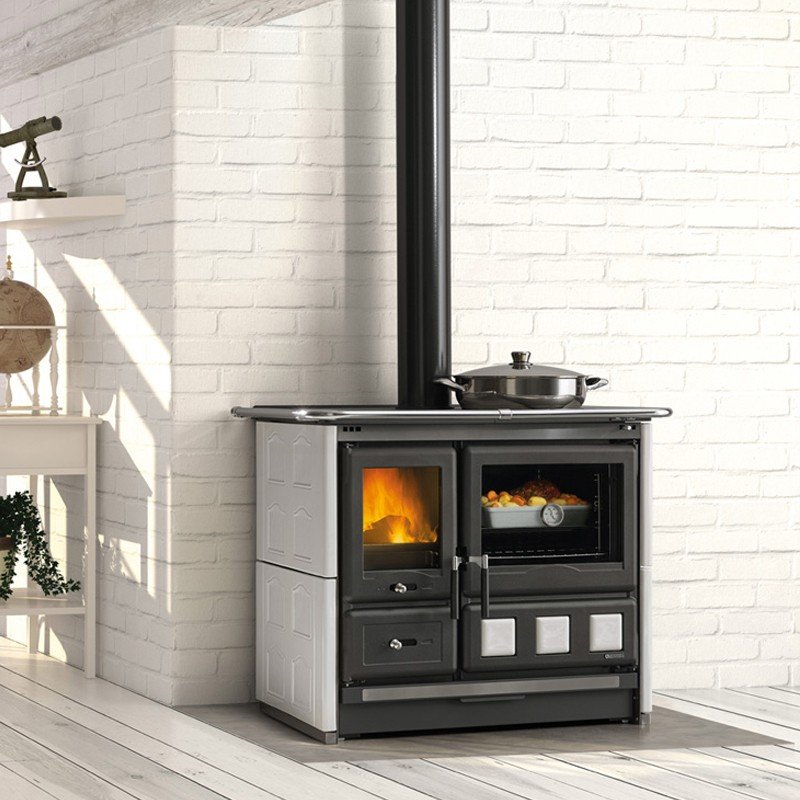 Cuisinière à bois Rosa XXL Maiolica, élégante et puissante, 11 kW, pour chauffer et cuisiner dans un style moderne.