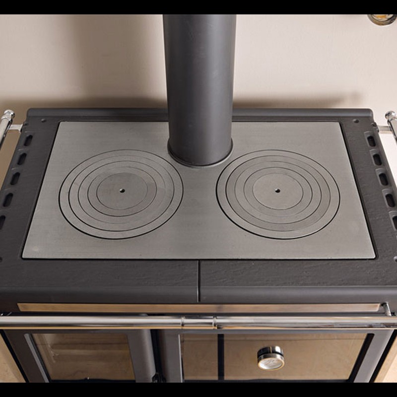Plaque de cuisson en fonte avec deux feux et conduit d'évacuation de la cuisinière Rosa XXL Petra 11 kW