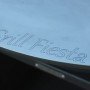 Plaque en inox 304 du brasero corten de 100 cm avec gravure "Grill Fiesta", idéale pour une cuisine extérieure.