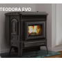 Poêle à granulés Teodora Evo noir 8kW avec habillage fonte et vitre frontale, posé sur socle marbre vert