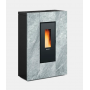 Poêle à granulés Marilena Plus AD 8kW habillage pierre grise et corps noir avec flamme visible