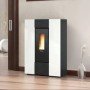 Poêles à granulés slim Marilena Plus 8kW canalisable blanc élégamment intégrée dans un intérieur moderne et chaleureux