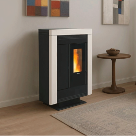 Poêle à granulés Souvenir Plus Steel 5.0 – 10 kW Souvenir plus Steel 5.0 10Kw poêle a granules étroit et canalisable Puissance nominale : 3,3 – 10,0 kW