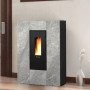 Poêles à granulés slim Marilena Plus 8kW canalisable élégamment intégrée dans un intérieur moderne et chaleureux gris