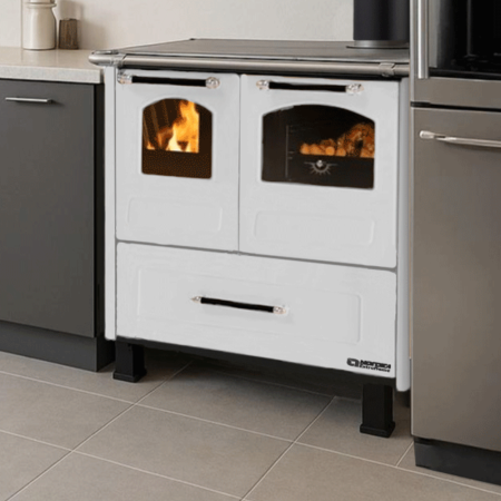 Family 7.5kw Cuisiniere a bois blanc Revêtement en émail vitrifié – Esthétique, facile à entretenir, et conçu pour durer.