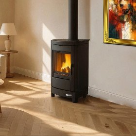 Poêle à bois Brigitta GB 4.7 kW – La Nordica Brigitta GB 4.7Kw Doté d’un revêtement en faïence de haute qualité
