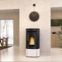 Poêle à Granulés Étanche 12 kW Noris 12 kW, parfaite pour les grands espaces et les maisons modernes.