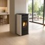 Poêle à granulés Maria 9 kW avec kit ventouse, design moderne pour un intérieur élégant, économe en énergie.