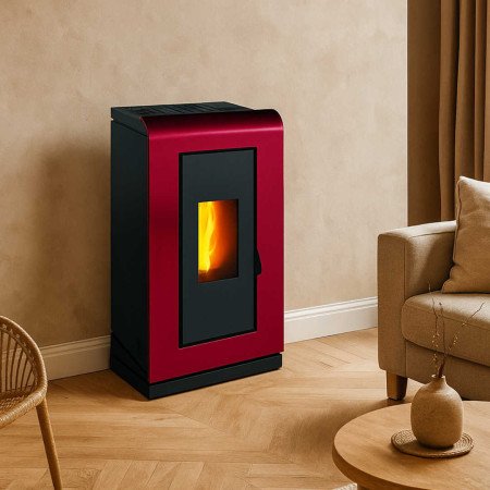 Poêle à granulés canalisable 14 kW Duke, design moderne en rouge, idéal pour un chauffage efficace de votre salon.