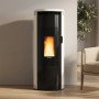 Poêle à granulés Amika 8 kW design cylindrique blanc et noir en fonctionnement dans un salon moderne