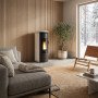 Poêle à granulés Amika 8 kW design cylindrique beige et noir installé dans un salon moderne scandinave