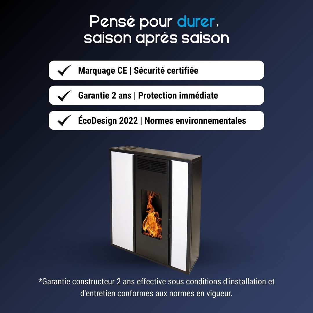 Poêle à granulés Tessa 10 design compact blanc et noir avec flammes visibles, certifié CE et EcoDesign 2022