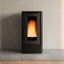 Poêle à granulés Extraflame Teorema Plus noir en fonctionnement avec vitre panoramique 12 kW