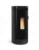Poêle à granulés 9 kW modèle Debby Cx, design moderne noir, vue frontale avec flamme visible à travers la vitre.