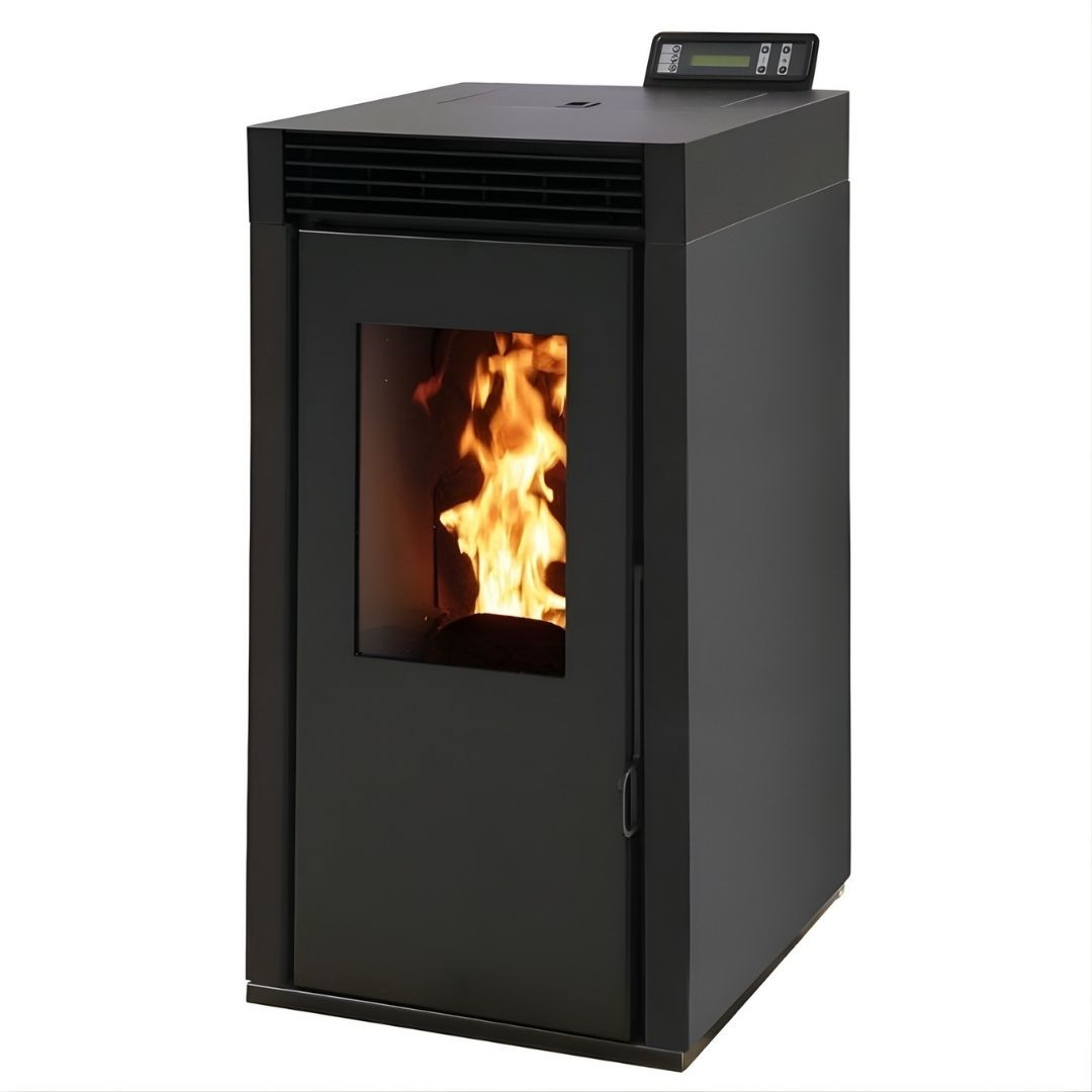 Poêle à granulés compact Marina 6 de 7 kW noir sur fond blanc