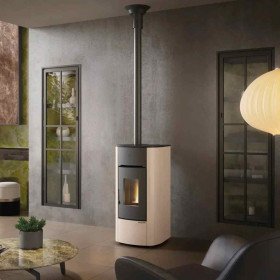 Poêle à granulés Angelica Evo 8 kW installation intérieure salon moderne