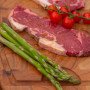 Entrecôte et asperges fraîches prêtes pour cuisson au barbecue Hestia 600