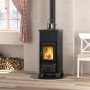 Poêle à bois raccordable Emiliana 165 Steel noir dans un intérieur