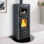 Poêle à bois avec four Ester Forno 5.0 8 kW en fonctionnement avec flamme visible
