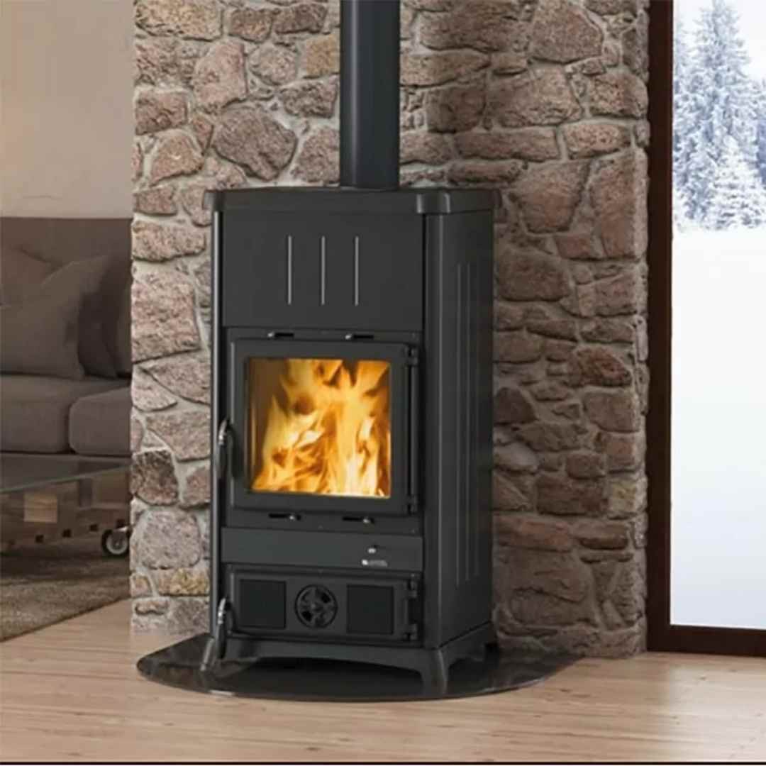 Poêle à Bois Fedora.16 Steel 8,3 kW en situation dans un intérieur