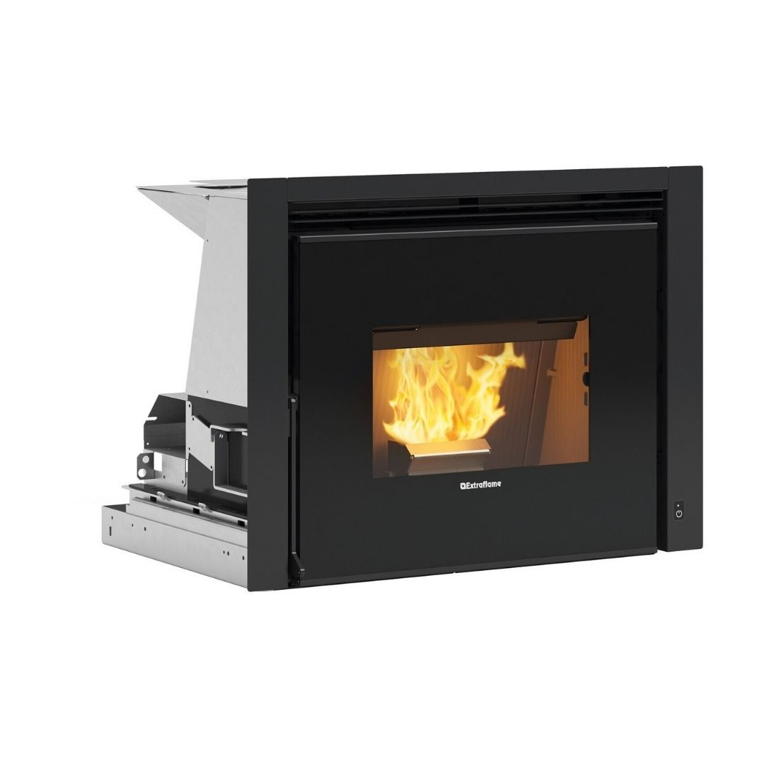 Insert à granulés canalisable Comfort P70 Air Plus 10 kW sur fond blanc