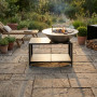 Brasero plancha extérieur Brasinox Fiesta 100 cm installé dans un jardin