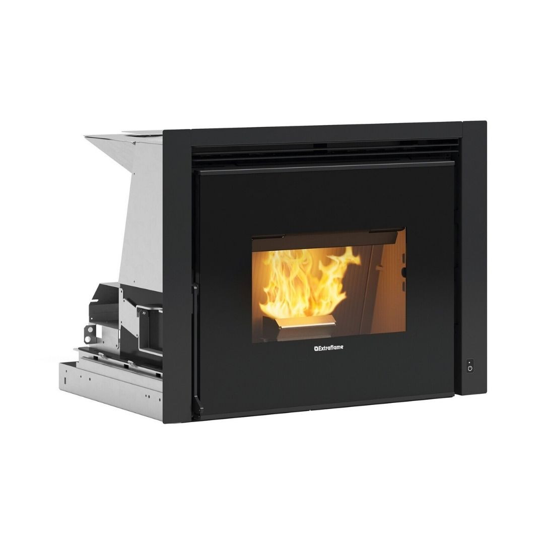 Insert à pellets Comfort P70 Air 10 kW noir sur fond blanc