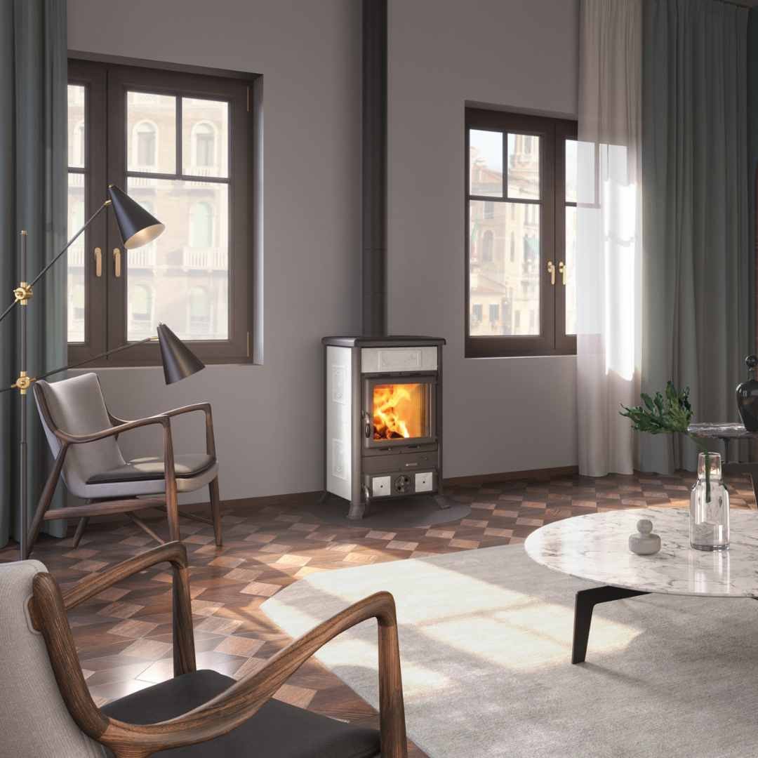 Poêle À Bois Rossella R1.16 Ceramica 9 kW Installé Dans Un Intérieur Moderne