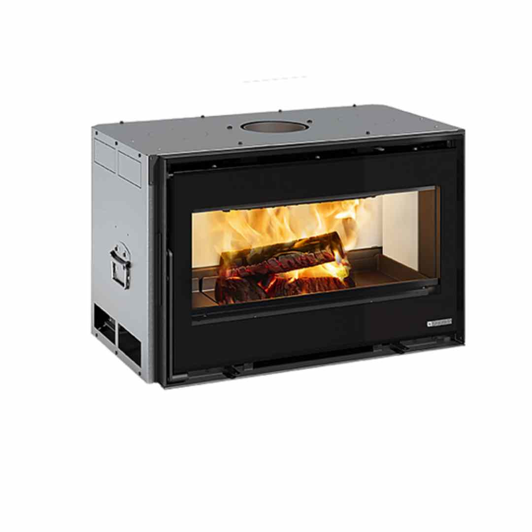 Insert cheminée à bois INSERTO 80 H49 LEAN 9,5 kW intégré dans un mur contemporain