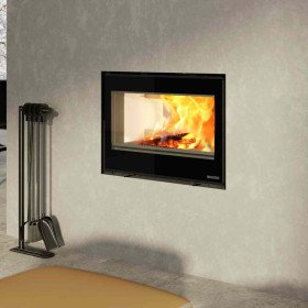 Insert à bois ventilé INSERTO 80 LEAN 9,5 kW noir avec vitre panoramique et feu apparent