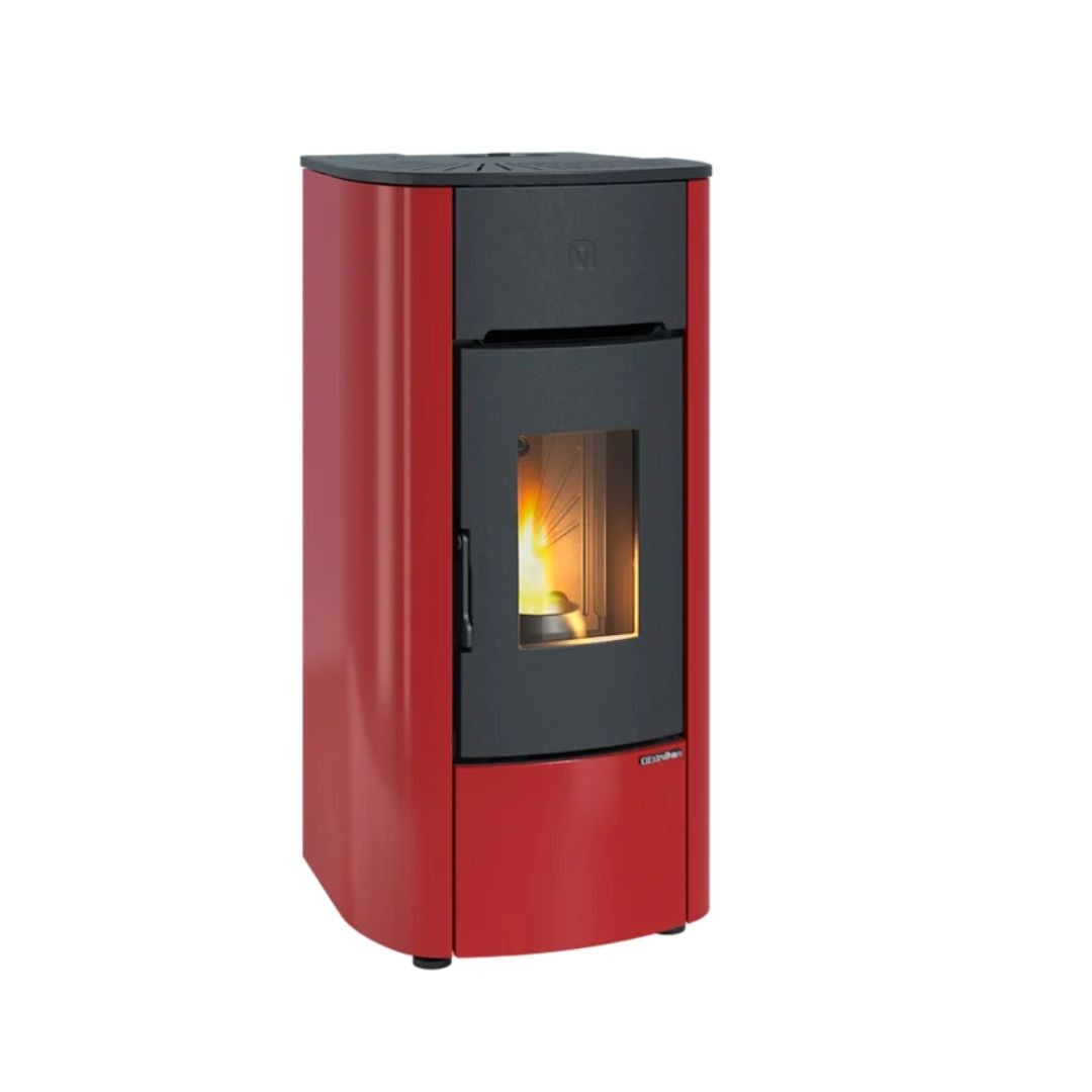 Poêle à granulés étanche Angelica Evo 8 kW rouge sur fond blanc