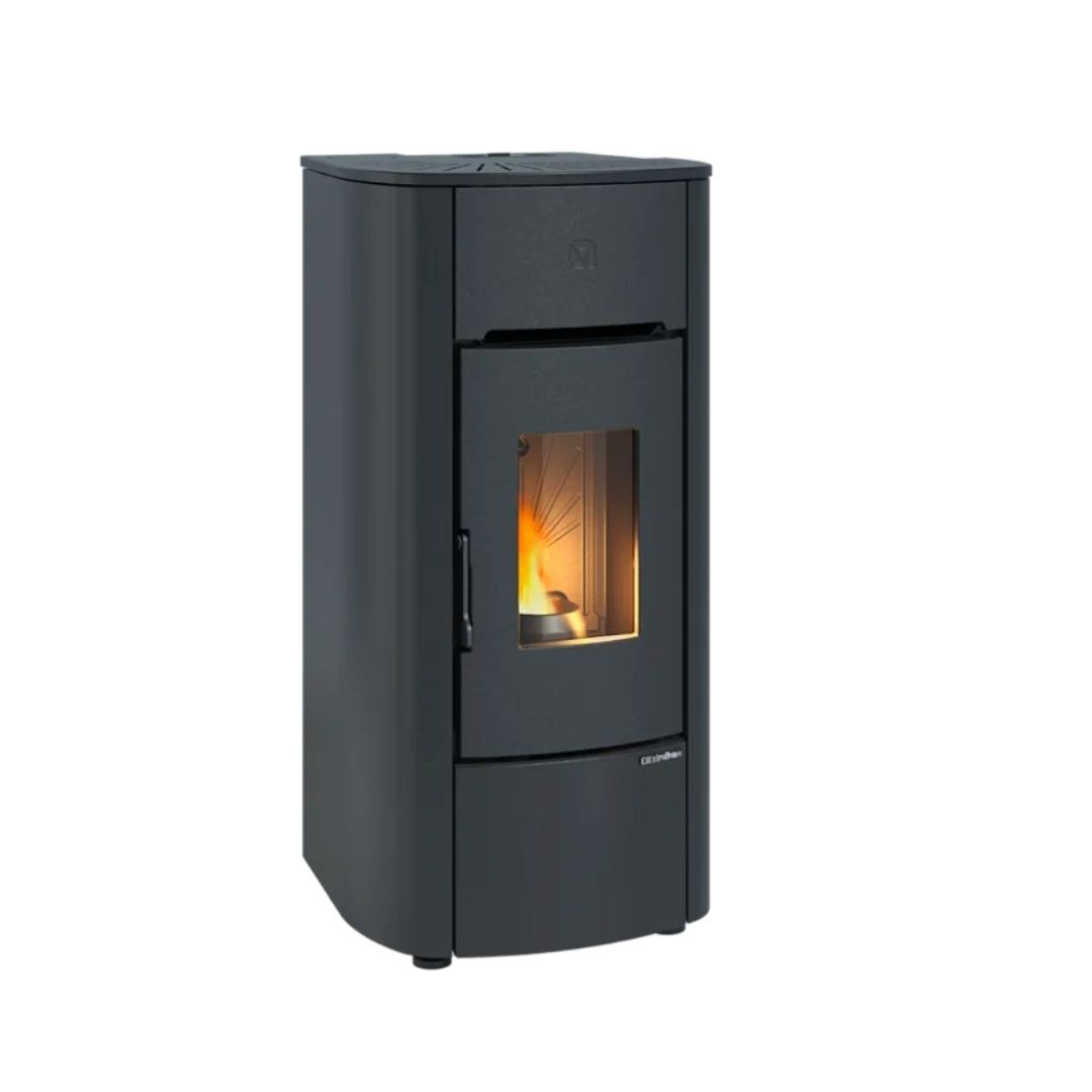 Poêle à granulés étanche Angelica Evo 8 kW noir sur fond blanc