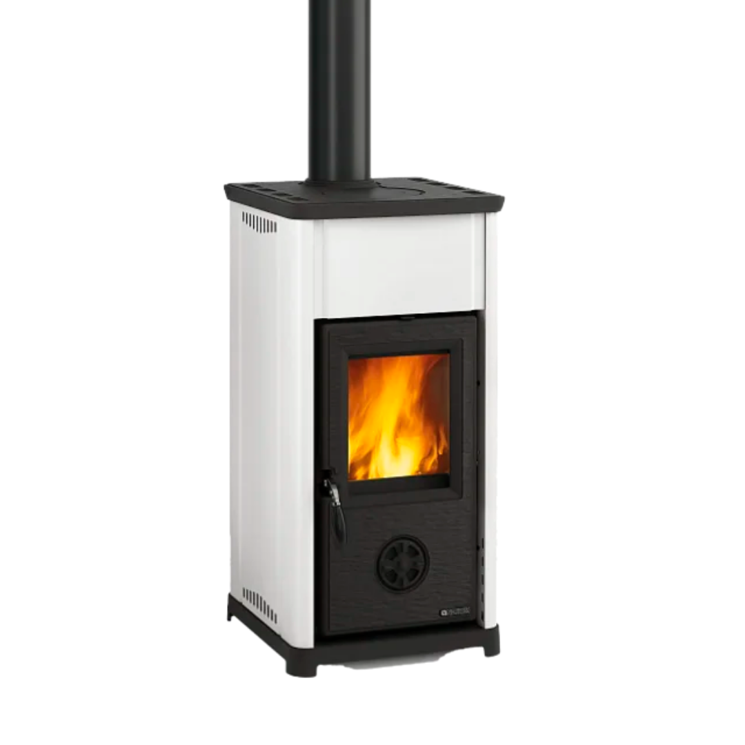 Poêle à bois compact Tea.16 7 kW blanc sur fond blanc