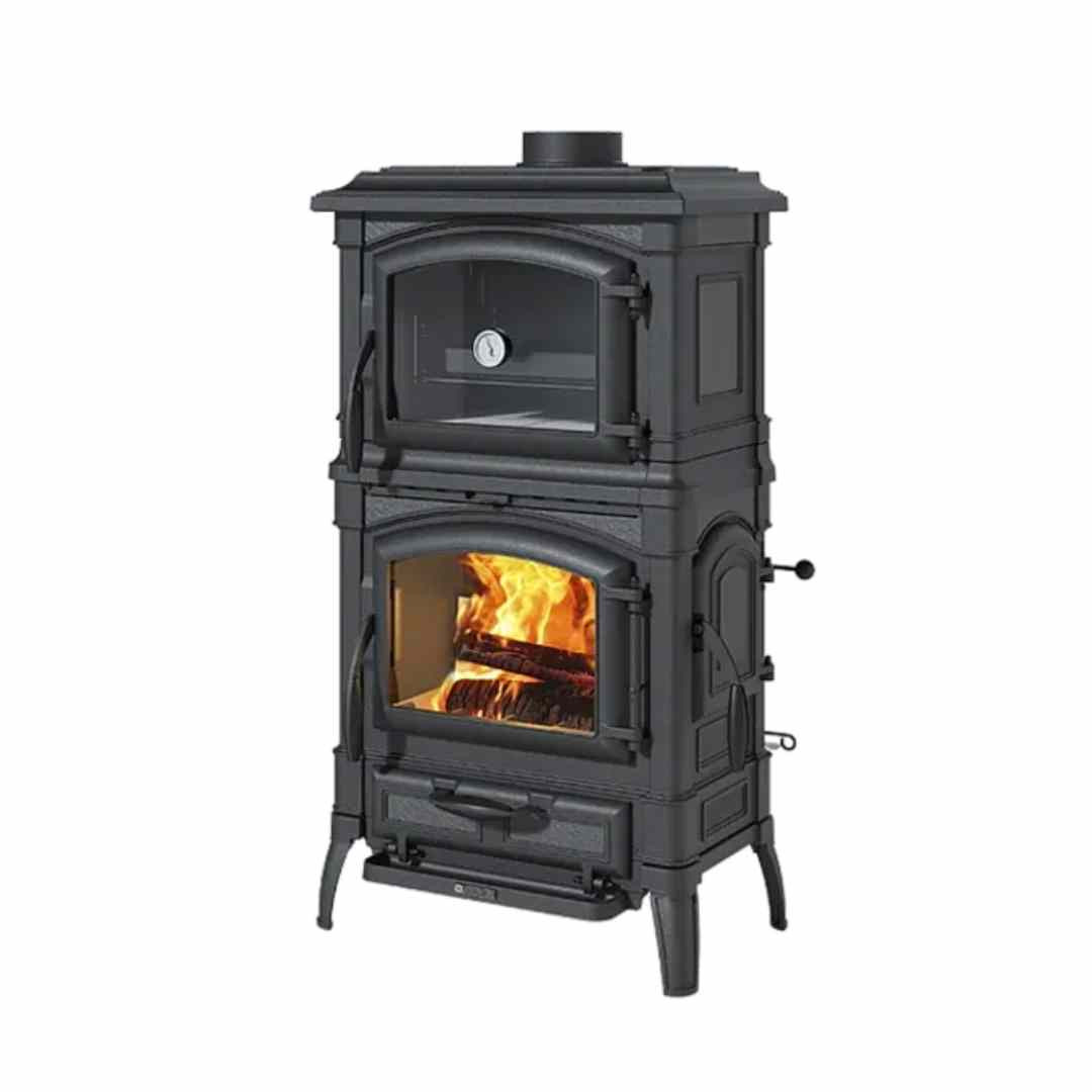 Poêle à bois en fonte avec four ISETTA FORNO 8,2 kW sur fond blanc